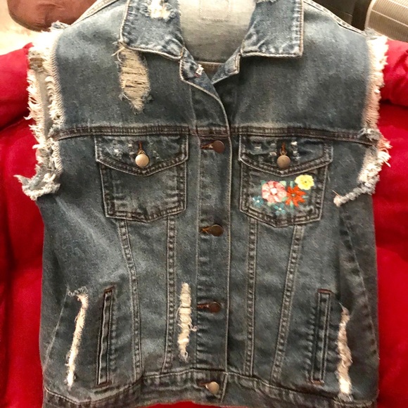 Hand Painted Jean Vest ๐ธ - Picture 3 of 5